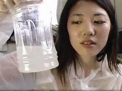 美人なお姉さんに蒸し暑い部屋でサウナスーツを着させて唾と汗を楽しむフェチ