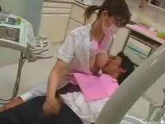 歯科助手の巨乳に顔を埋めながら手コキされたい！