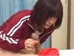 憧れの先輩が寝ていたのでこっそり手コキ♪