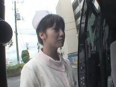 ナースが昼休み中に車内でフェラ