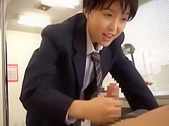 美男子（男装）のクラスメイトの手コキが倒錯的すぎて何か目覚めてしまいそう・・