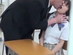 授業中にも関わらず大人しそうなJK相手に性欲の限りを尽くすクズ教師