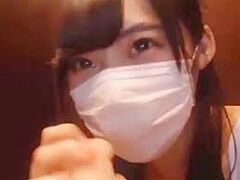 ネカフェで男の生体検査をする危ない子～生脱ぎパンティを投げ入れたらどうなるか？～