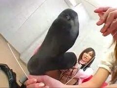 ブーツ履いたままこたつで足を蒸らせて・・・