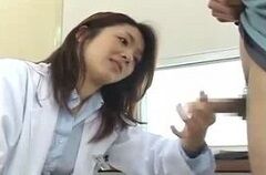 美女医による包茎検査がエロい！