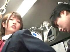 バス内でミニスカJKに挑発されて・・・