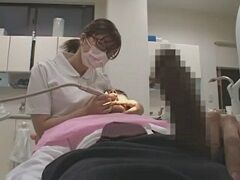 歯科助手の巨乳に顔を埋めながら手コキされたい！