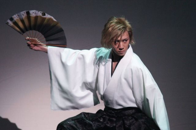 早乙女太一が華麗に舞い、自分の影と切り結ぶ『龍と牡丹 2012』 : 観劇予報