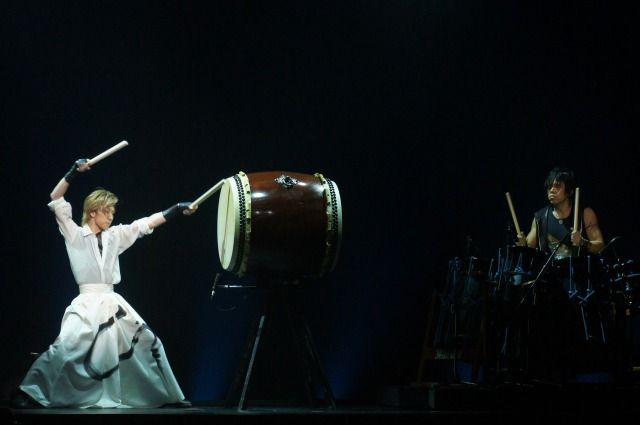 早乙女太一が華麗に舞い、自分の影と切り結ぶ『龍と牡丹 2012』 : 観劇予報
