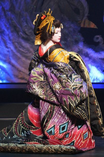 早乙女太一が華麗に舞い、自分の影と切り結ぶ『龍と牡丹 2012』 : 観劇予報