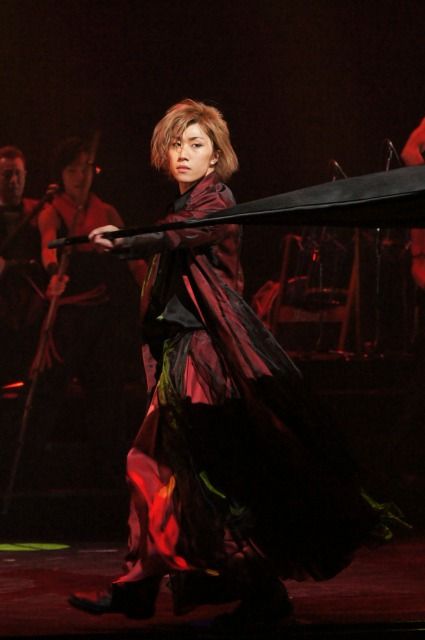 早乙女太一が華麗に舞い、自分の影と切り結ぶ『龍と牡丹 2012』 : 観劇予報