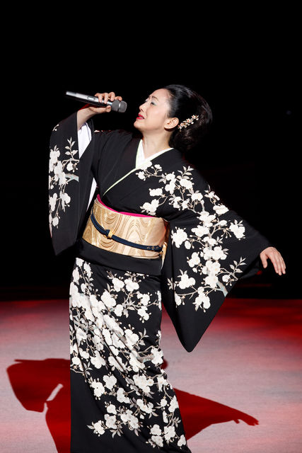 貞奴で魅せ、ヒット曲で酔わせる『石川さゆり特別公演』 : 観劇予報