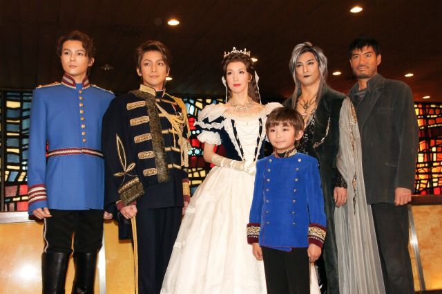 初日を迎える春野寿美礼の エリザベート 囲み会見 宝塚ジャーナル