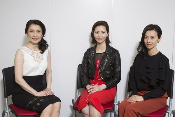 雪組出身の3人が人気戯曲で共演 扉の向こう側 壮一帆 紺野まひる 一路真輝インタビュー 宝塚ジャーナル 雪組出身の3人が人気戯曲で共演 扉の向こう側 壮一帆 紺野まひる 一路真輝インタビュー 宝塚ジャーナル