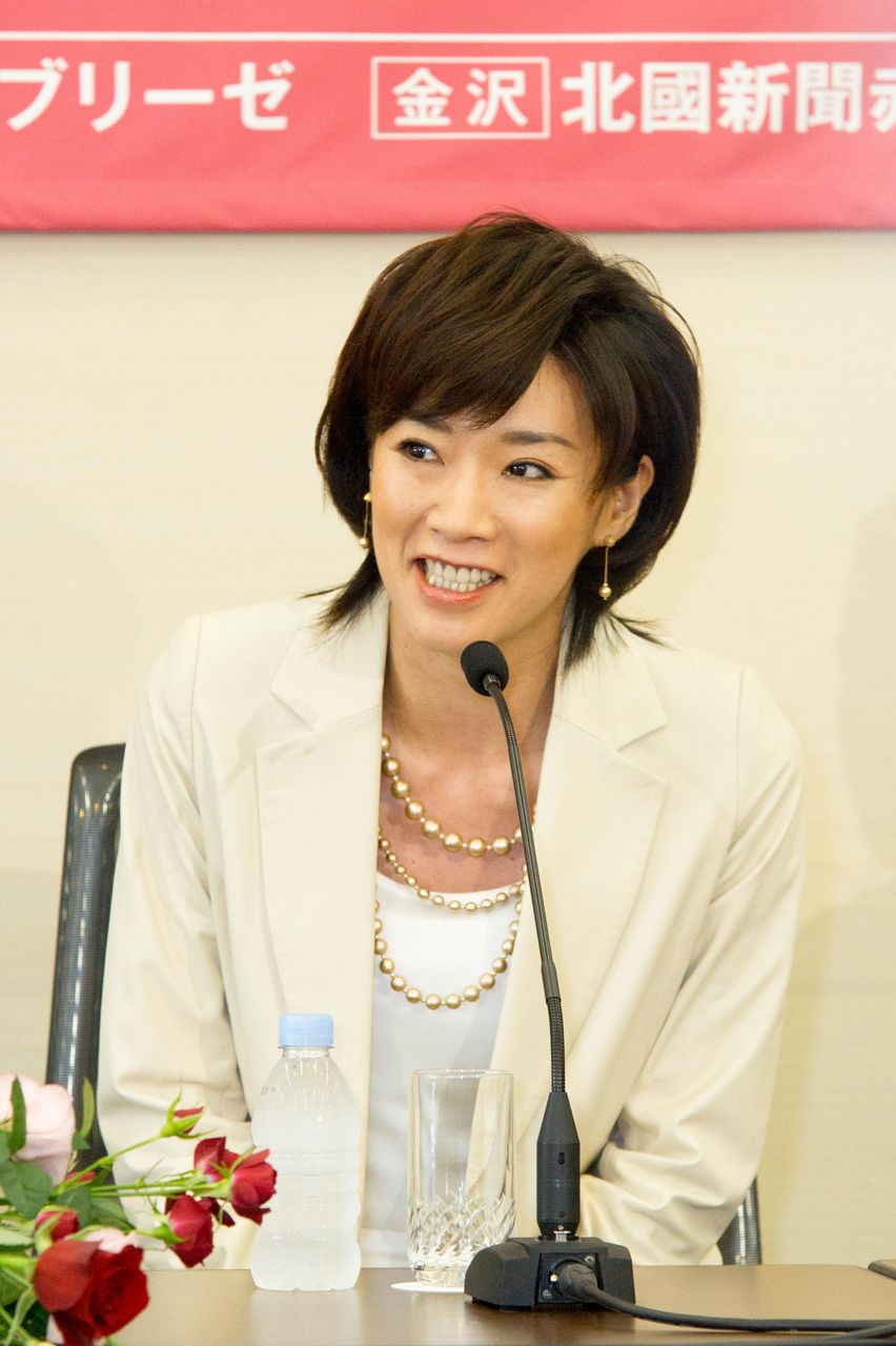 原田泰造と真琴つばさが共演 ニッポン無責任新世代 制作発表 宝塚ジャーナル 原田泰造と真琴つばさが共演 ニッポン無責任新世代 制作発表 宝塚ジャーナル