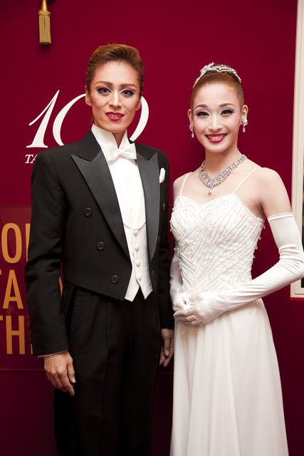 蘭寿とむ退団公演が開幕 花組東京公演 ラスト タイクーン Takarazuka 夢眩 初日囲みインタビュー 宝塚ジャーナル