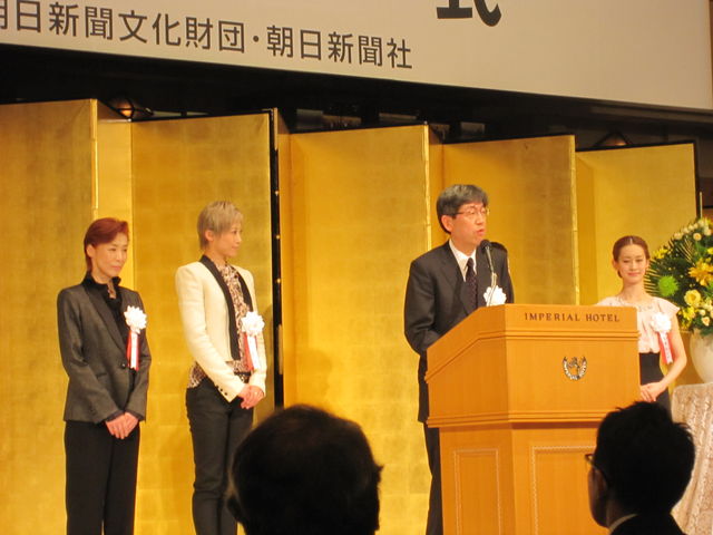 13年度朝日賞を宝塚歌劇団が受賞 受賞式レポート 宝塚ジャーナル