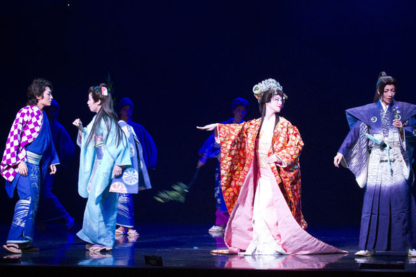 バランスに優れた二本立て 宝塚雪組公演『星逢一夜』『La Esmeralda』レビュー&囲みインタビュー : 宝塚ジャーナル バランスに優れた二本立て 宝塚雪組公演『星逢一夜』『La Esmeralda』レビュー&囲みインタビュー : 宝塚ジャーナル