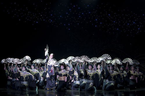 Amazon.co.jp: 宝塚花の踊り絵巻 星組大劇場公演ライブCD