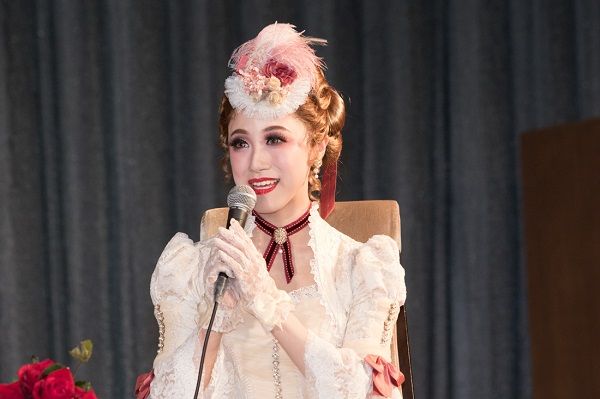 待望の宝塚ミュージカル化 遂に実現 宝塚歌劇団花組 ポーの一族 制作発表会見レポート 宝塚ジャーナル 待望の宝塚ミュージカル化 遂に実現 宝塚歌劇団花組 ポーの一族 制作発表会見レポート 宝塚ジャーナル