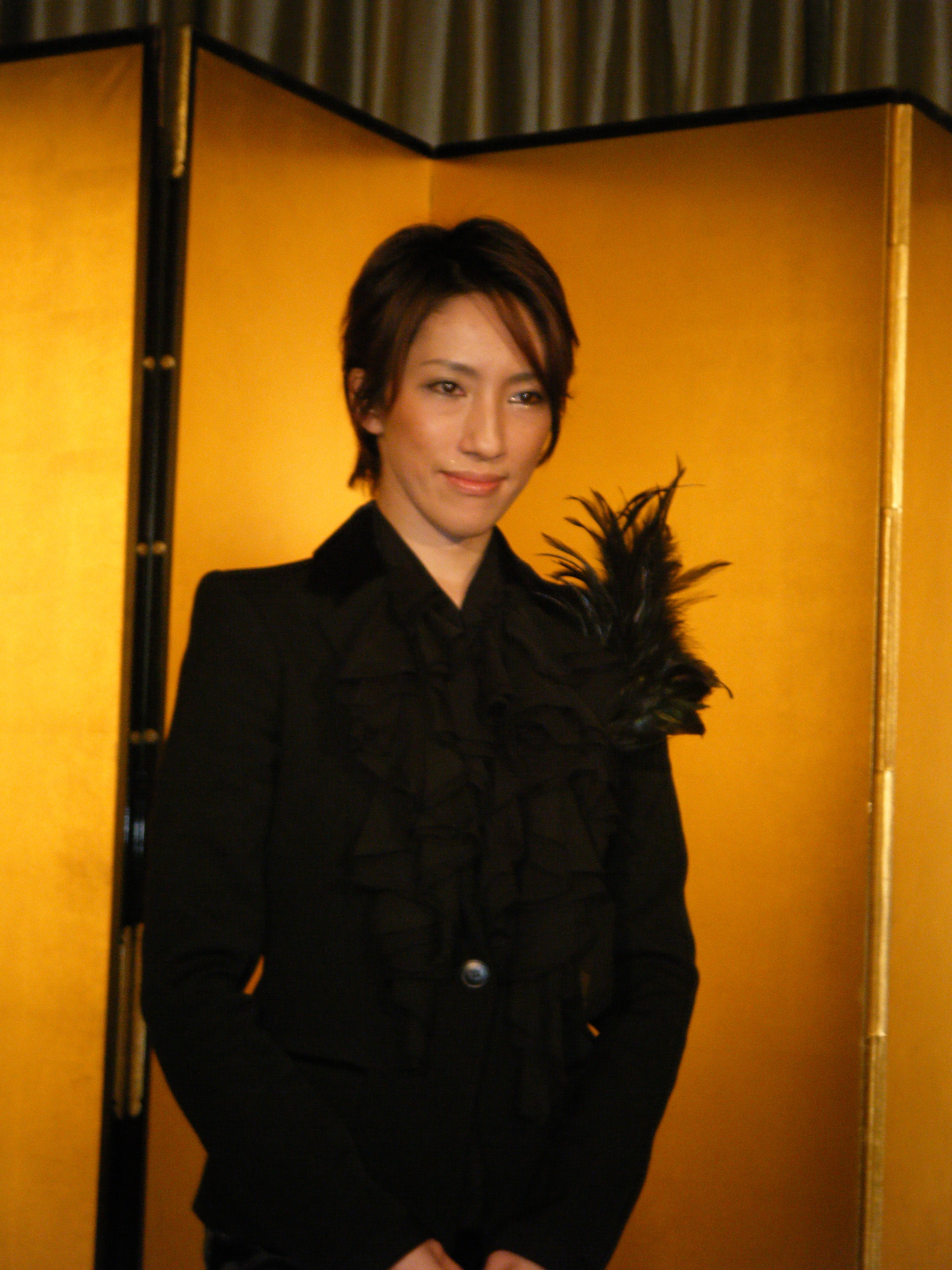 水夏希、退団会見（1月15日） : 宝塚ジャーナル