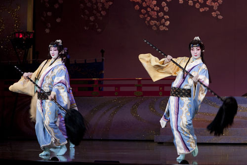 星組 宝塚大劇場公演 レビュー 宝塚花の踊り絵巻/ミュージカル 愛と青春の旅だ… 宝塚花の踊り絵巻』『愛と青春の旅だち』 | 星組 | 宝塚大劇場