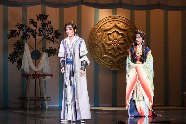 新コンビで贈る宝塚王道の二本立て公演! 宝塚花組公演『邪馬台国の風』『Sante !!』 : 宝塚ジャーナル 新コンビで贈る宝塚王道の二本立て公演! 宝塚花組公演『邪馬台国の風』『Sante !!』 : 宝塚ジャーナル