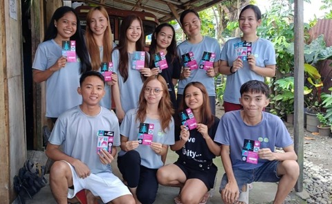 ブハンのエンチャイルド奨学生たち