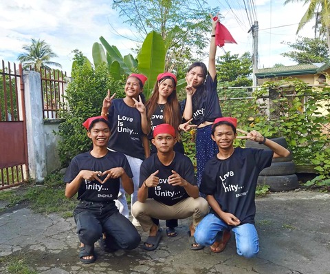 アルフレッド・カシル君（前列右端）