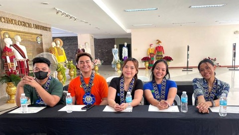 ガブリエル・バラネ君(左から二人目)