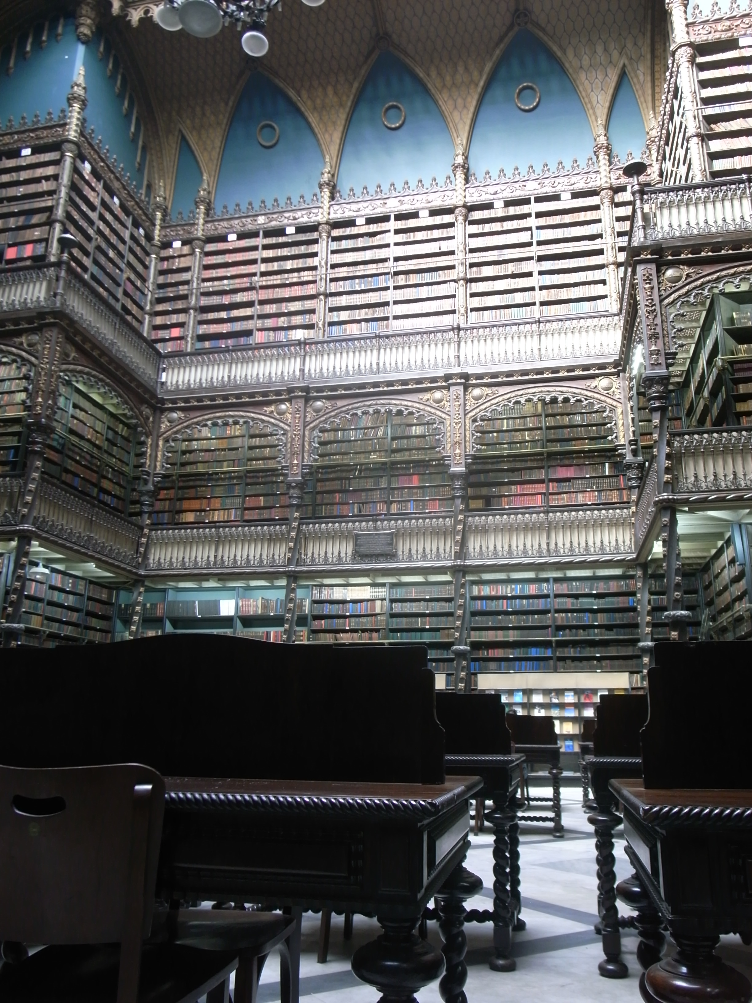 旅 幻想的な図書館