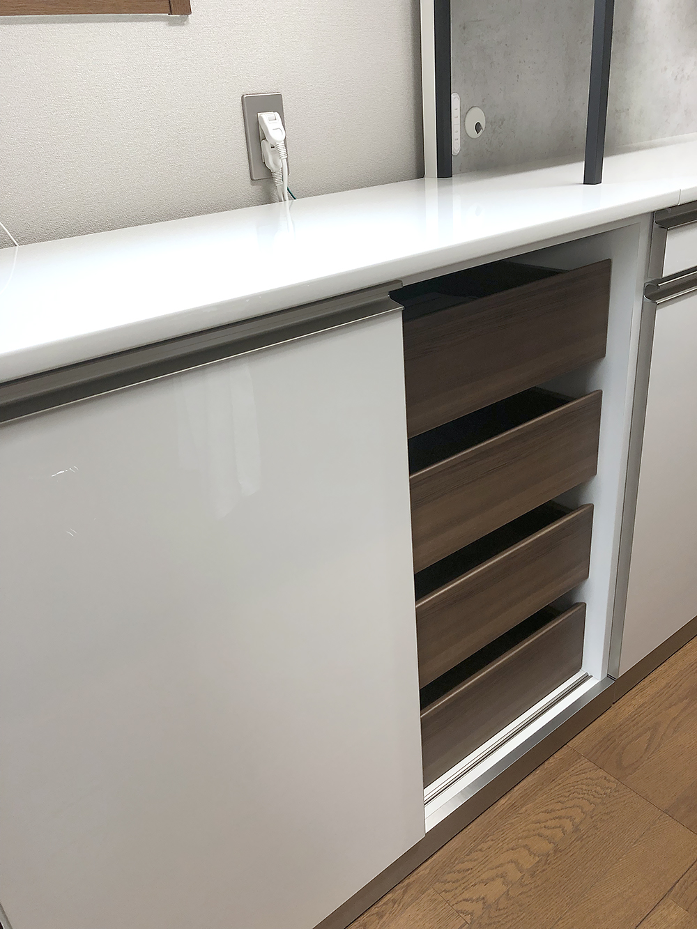 綾野製作所　KEYNOTE　キーノート　引き戸　オープン引き出し