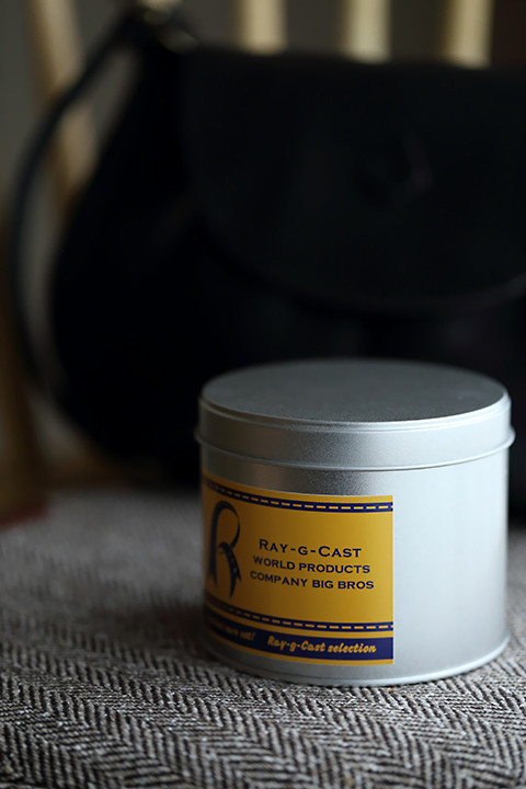 おまけでいただいたレザーケア缶