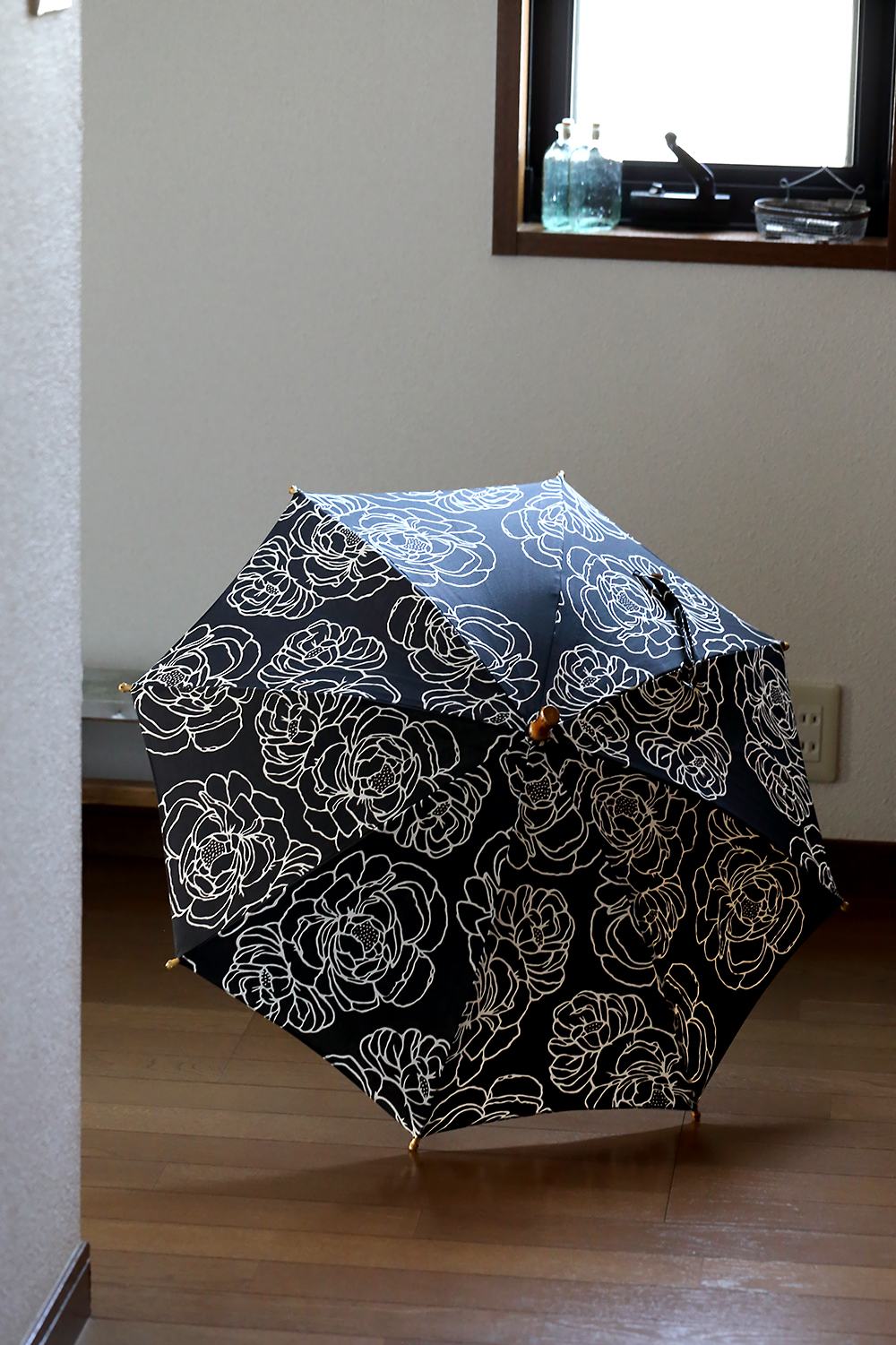 ツタエノヒガサ　傅　日傘　tutaee　オハナ　黒