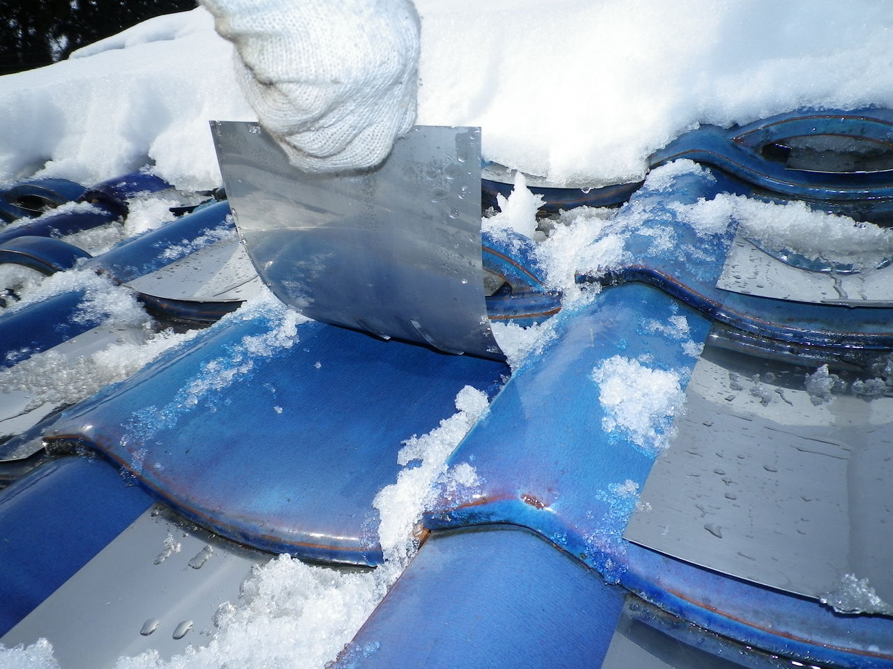 13年3月現在 雪下ろし不要屋根材 岐阜工業高等専門学校と共同研究中 エネラボ ブログ