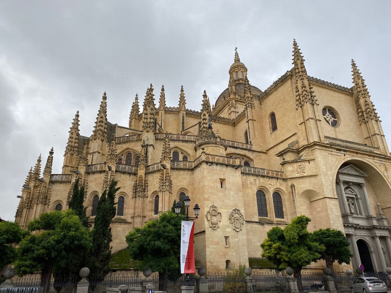 第128回 マドリード2日目 その5 セゴビア ローマ水道橋 えんちゃんの地下室でうたた寝