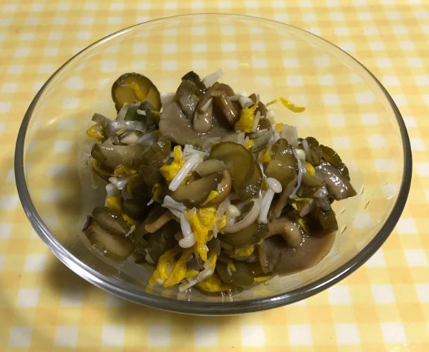 ナメコとミョウガの菊花漬け サルトビ才蔵の童心日記 ナメコとミョウガの菊花漬け サルトビ才蔵の童心日記