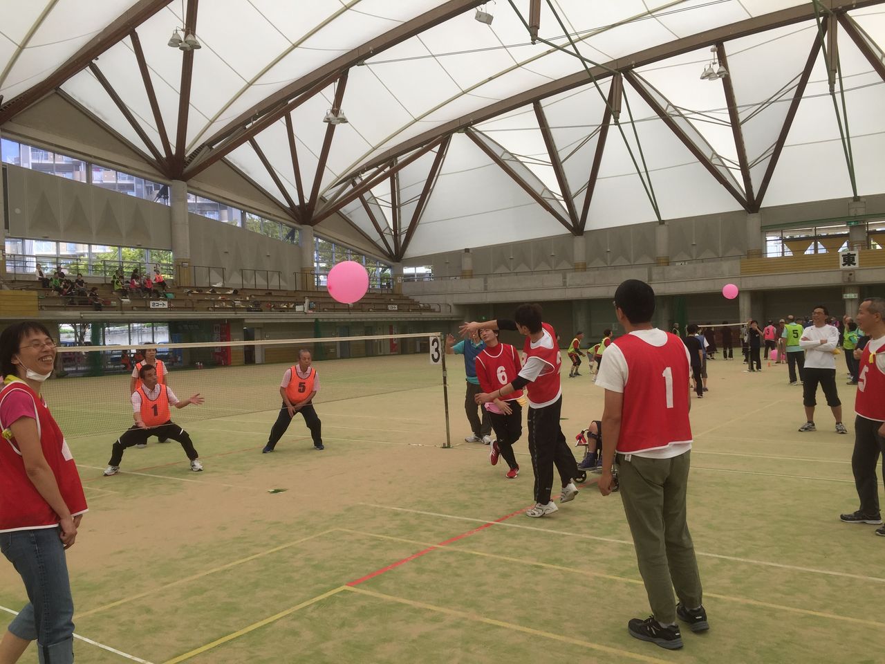 風船バレー市民大会in穴生ドーム その2 聖ヨゼフの園オフィシャルブログ 風船バレー市民大会in穴生ドーム その2 聖ヨゼフの園オフィシャルブログ