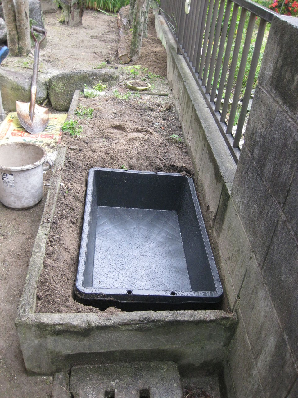 カメの池 新設工事 週末は庭仕事