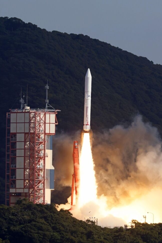 韓国紙 人工衛星9基搭載 日本の小型ロケット イプシロン5号機 打ち上げ成功 韓国の反応 パンコリ