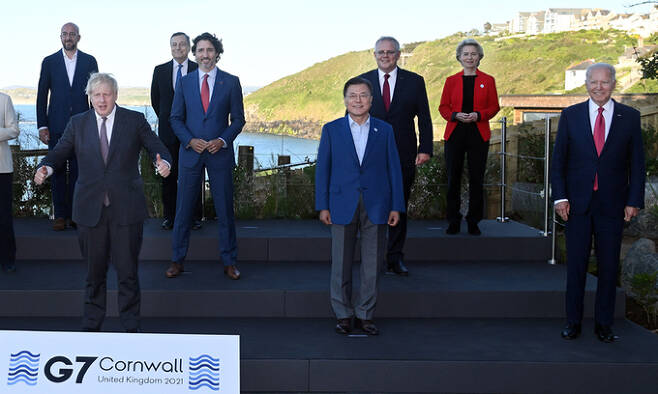 韓国紙 英 米の間 に立つ文 高まった地位なのか 単なる儀典なのか パンコリ 韓国紙 英 米の間 に立つ文 高まった地位なのか 単なる儀典なのか パンコリ