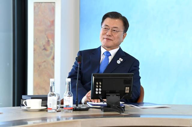 韓国紙 文大統領 G7首脳と記念撮影 韓国人 大韓民国 最高 パンコリ 韓国紙 文大統領 G7首脳と記念撮影 韓国人 大韓民国 最高 パンコリ