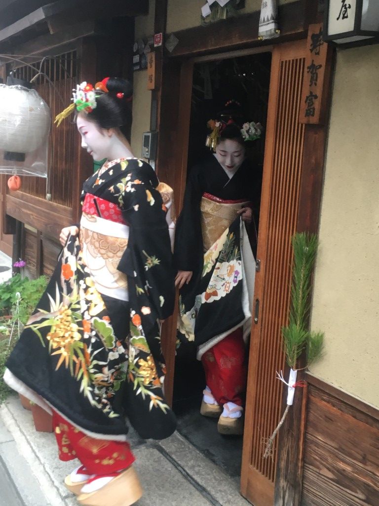 宮川町芸舞妓さん稲穂のかんざしで新年のご挨拶【出たよ京都検定