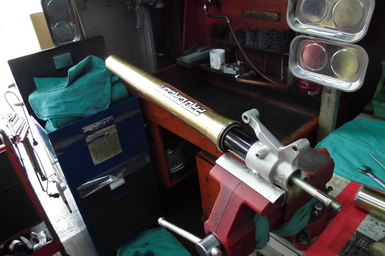 KX250Fのフロントフォーク！ : Factory のメカニックブログ
