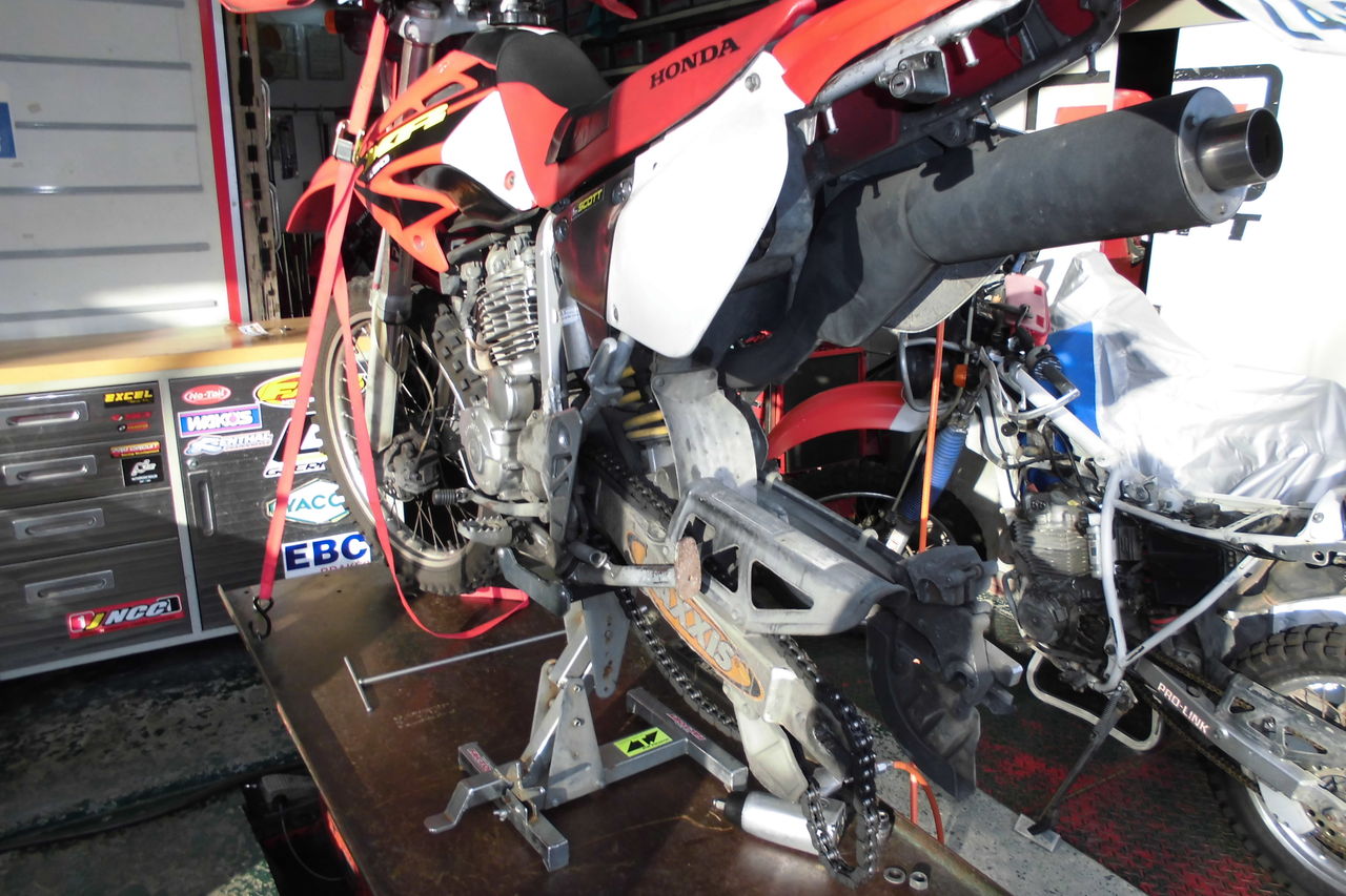 XR250 MD30 リアブレーキキャリパー オマケ サービスマニュアル