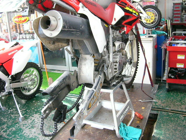 値下げ ホンダ XR250モタード MD30 純正 フロントフェンダー 2005
