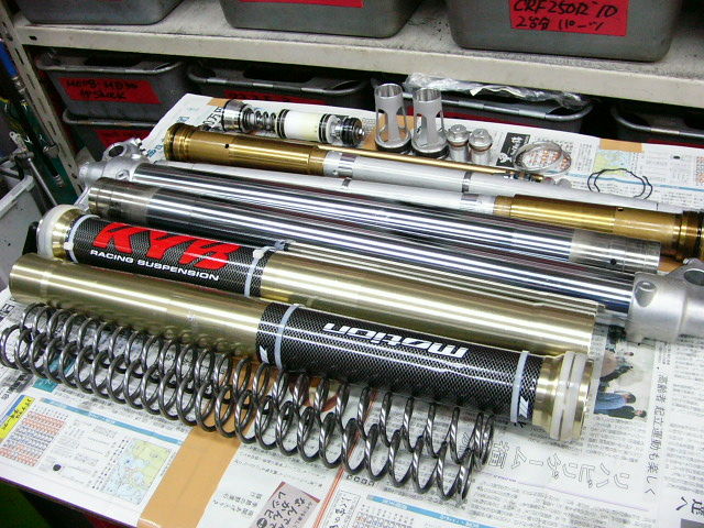 YZ250FとCRF250RのフロントフォークとXR250! : Factory の YZ250FとCRF250RのフロントフォークとXR250! : Factory の