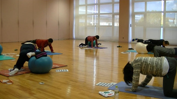 ボールでストレッチ 2