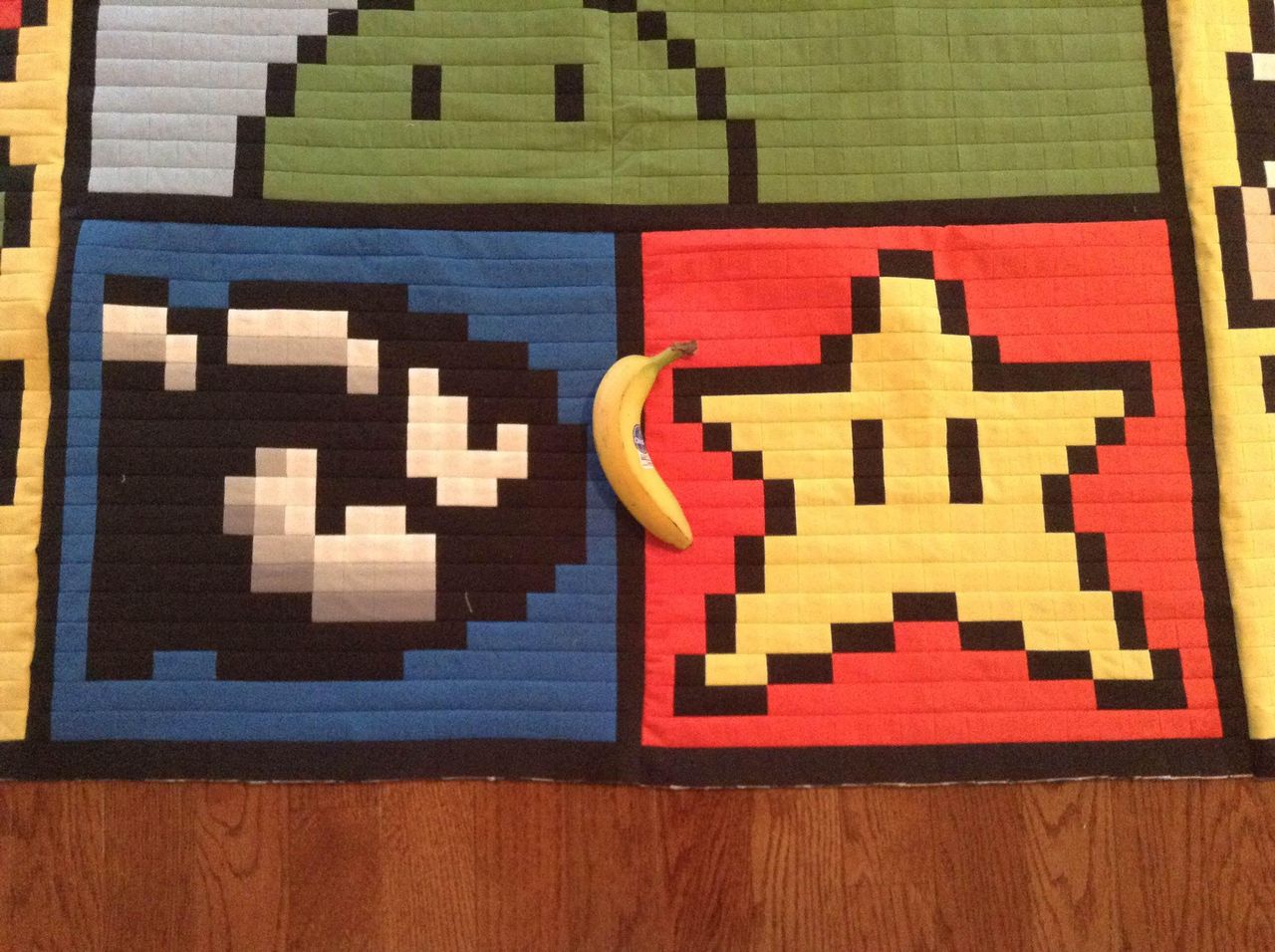 製作時間600時間 枚の布を縫い合わせた ドット絵マリオのキルト えのげ