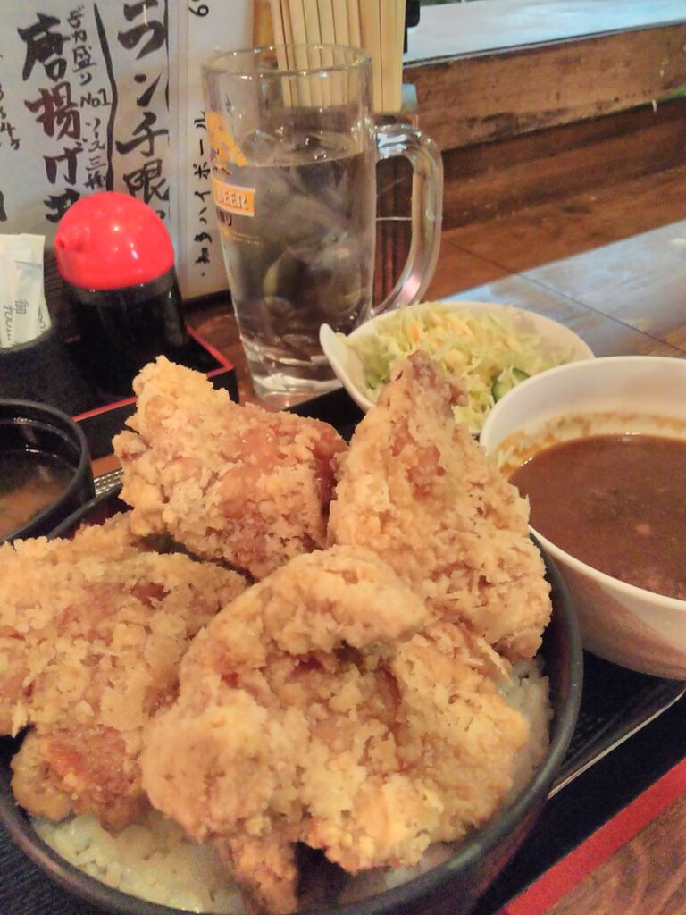 ひなたかなた 立川 デカ盛りで有名 唐揚げカレー７５０円 米と麺